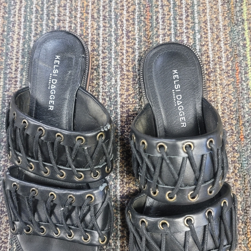 KELSI DAGGER Sandal